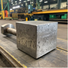 Быстрорежущая поковка 40x40 мм квадратная Р18 ТУ 14-1-1213-75